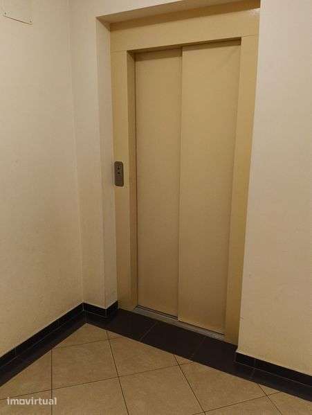 Apartamento T3 com garagem e elevador - Grande imagem: 5/10