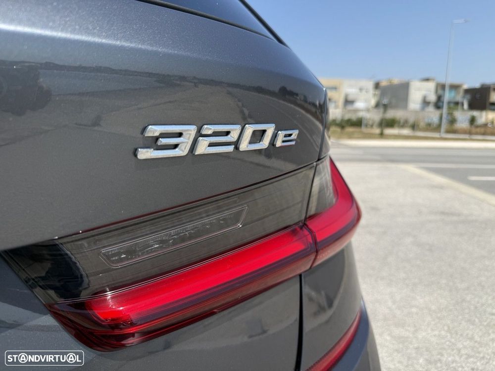 BMW 320 e Touring Line Sport Auto - 38