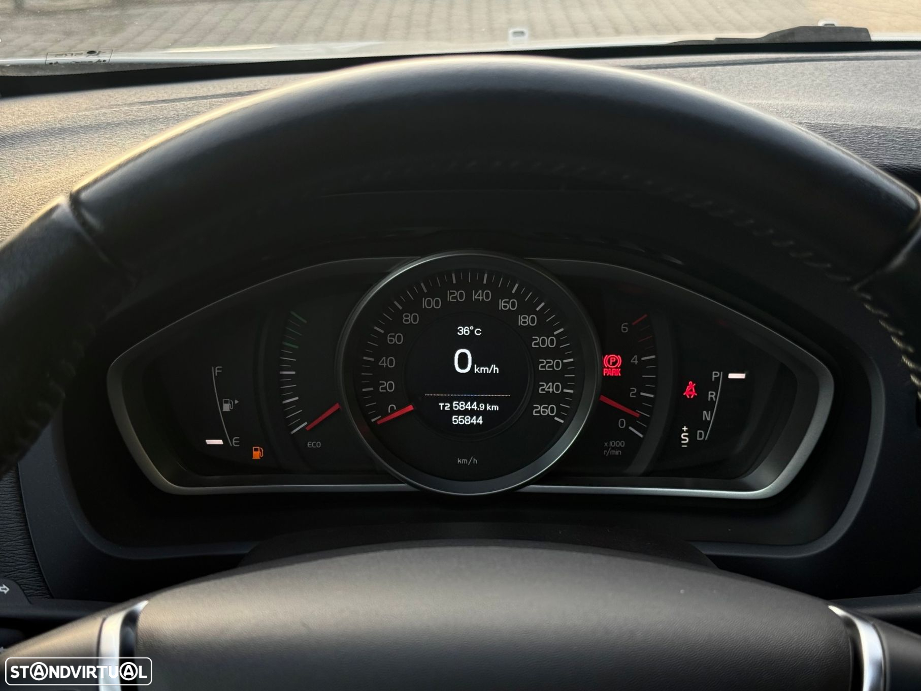 Volvo V40 2.0 D2 Momentum Geartronic - 11