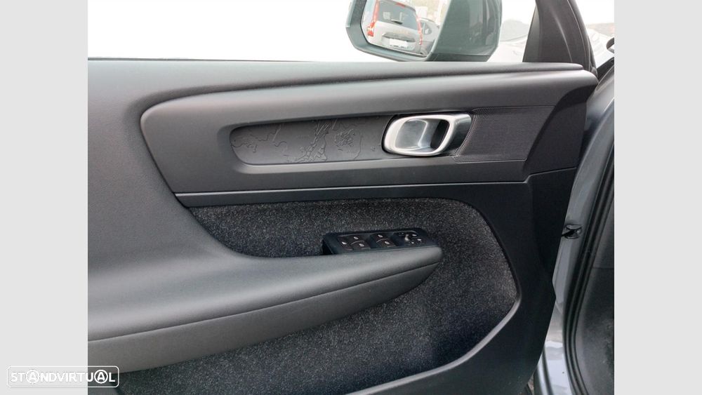 Volvo XC 40 1.5 T3 Momentum Tech Edition - 12