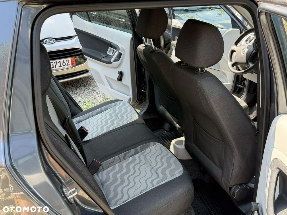 Skoda Fabia - 22