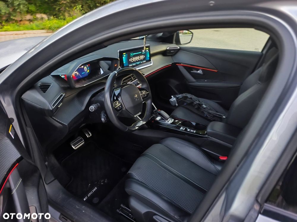 Peugeot 208 - 9