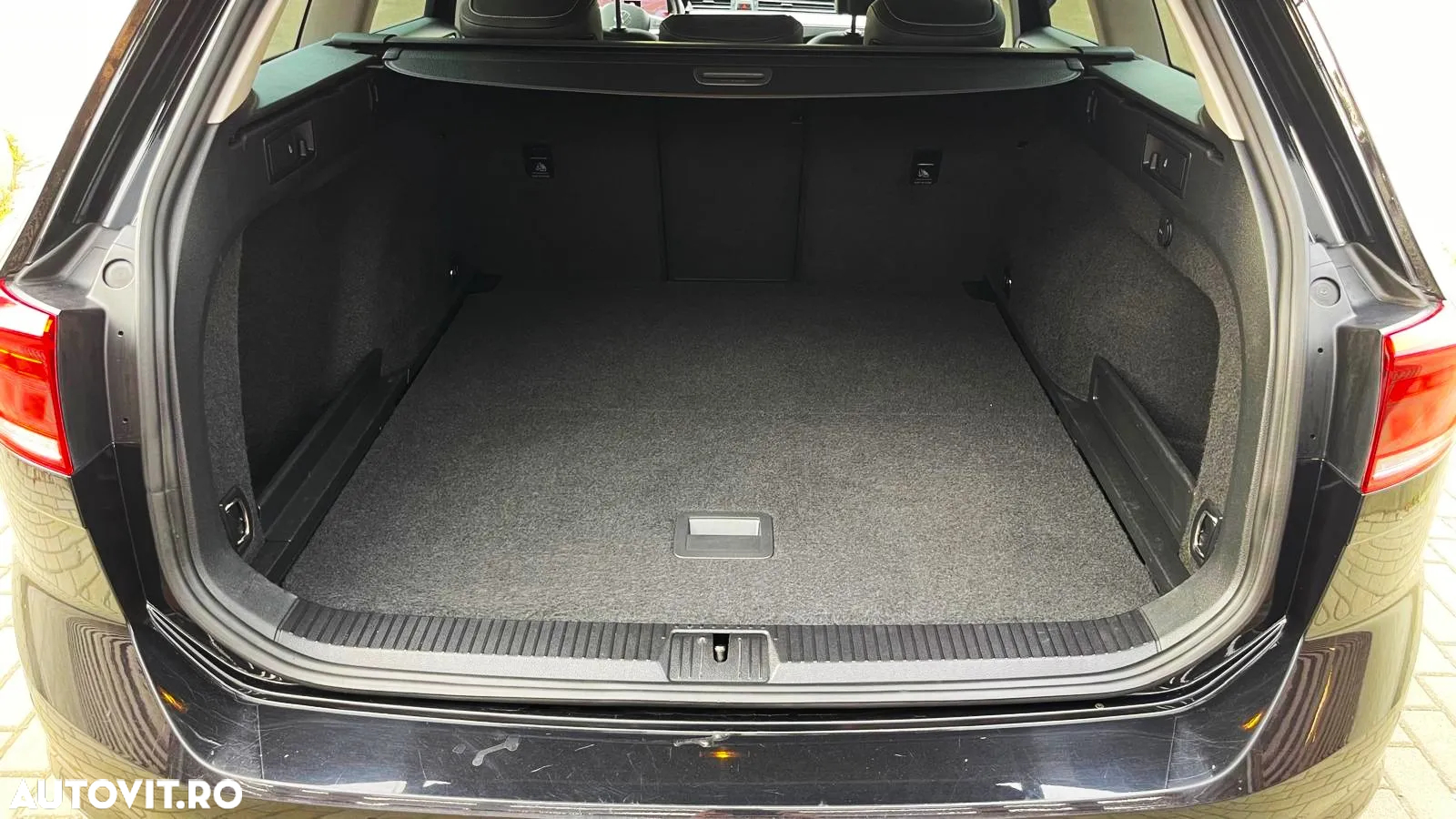 Volkswagen Passat Variant 2.0 TDI SCR DSG Elegance - 39