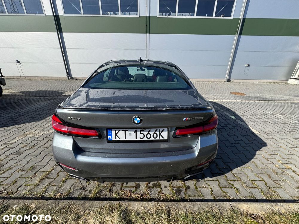 BMW Seria 5 M550i xDrive sport - 10