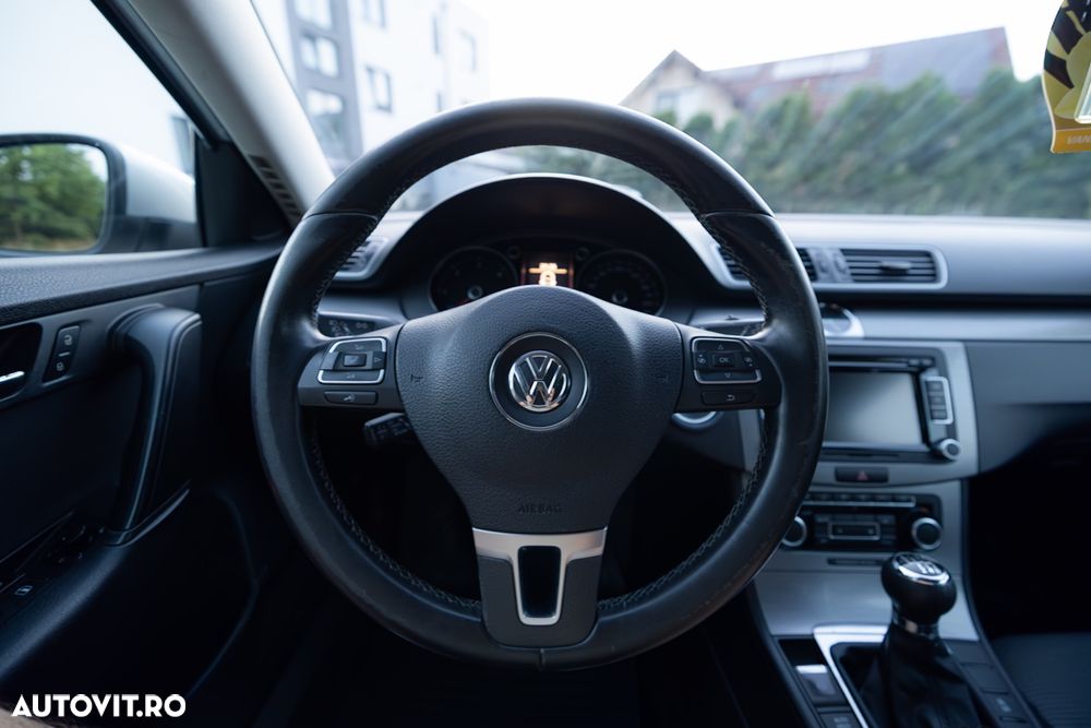 Volkswagen Passat 1.6 TDI DPF BlueMotion Technology Comfortline - 21
