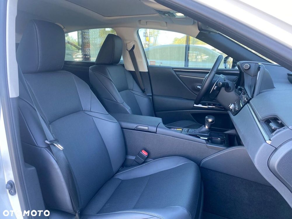 Lexus ES 300h Business Edition - 25