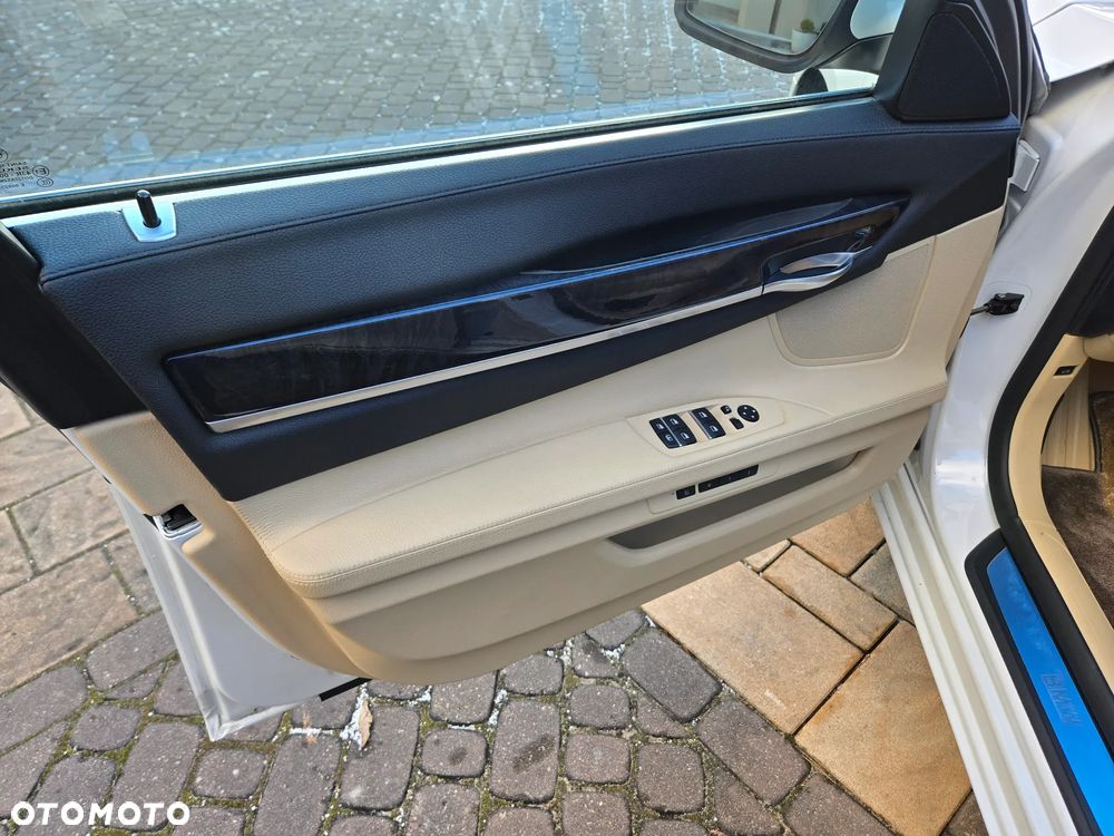 BMW Seria 7 740i - 7