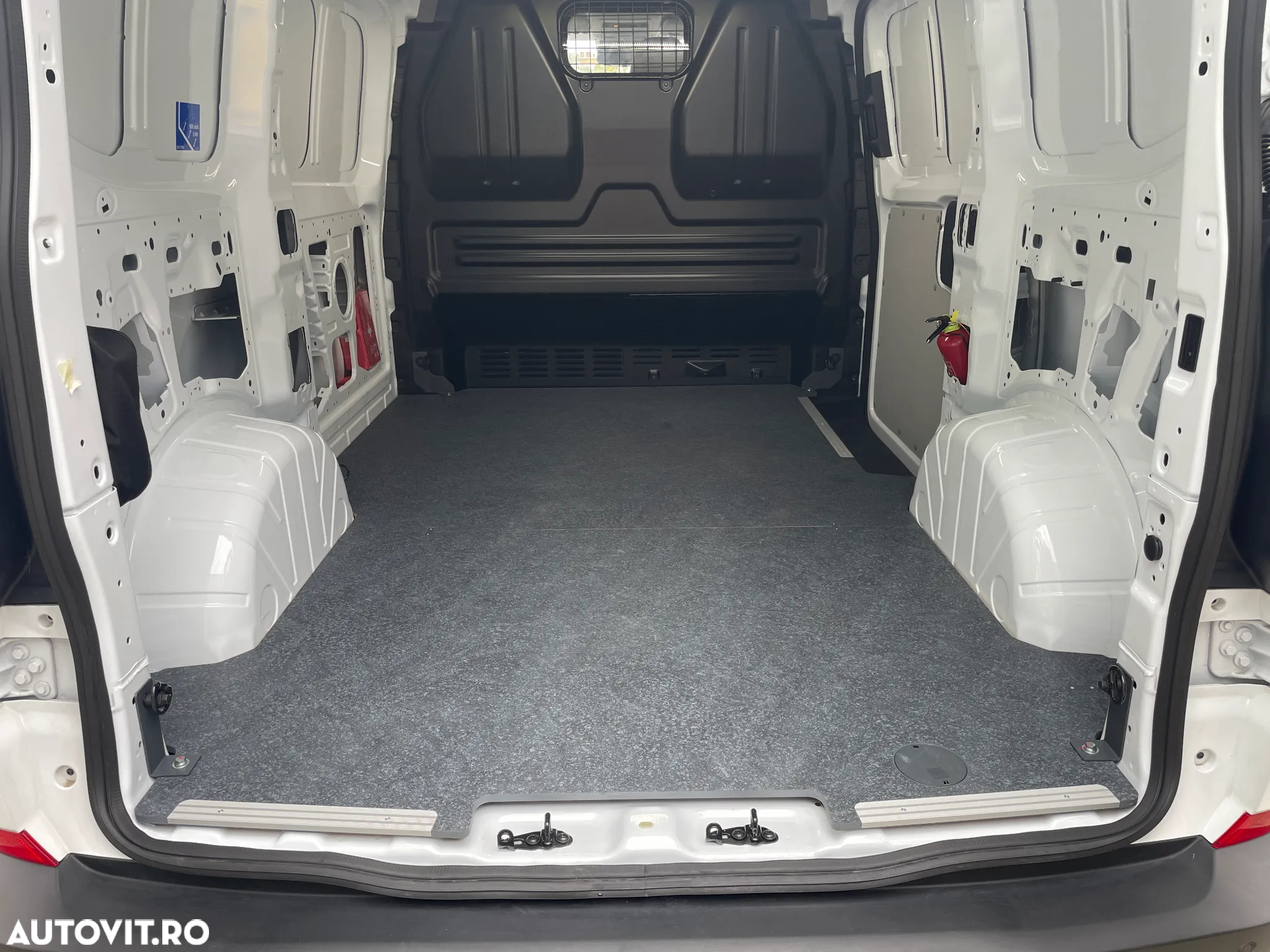 Ford Transit Custom Van 300L (L2H1) Trend 2.0L Panther 170 CP A8 FWD - 9