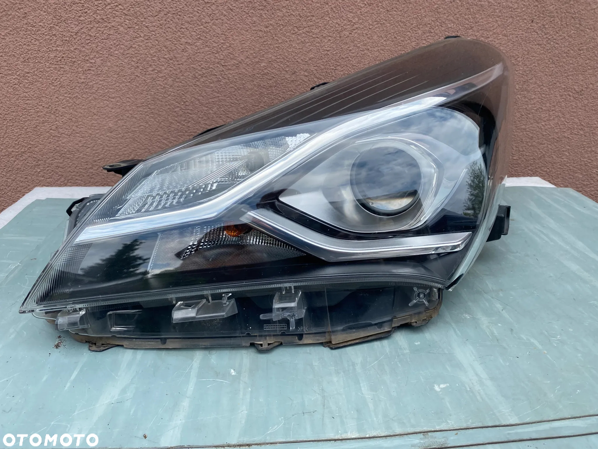 lampy yaris III lift soczewka lewa eu cała - 2