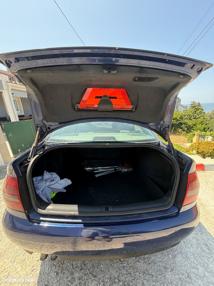 Audi A4 1.9 TDI Confort - 5