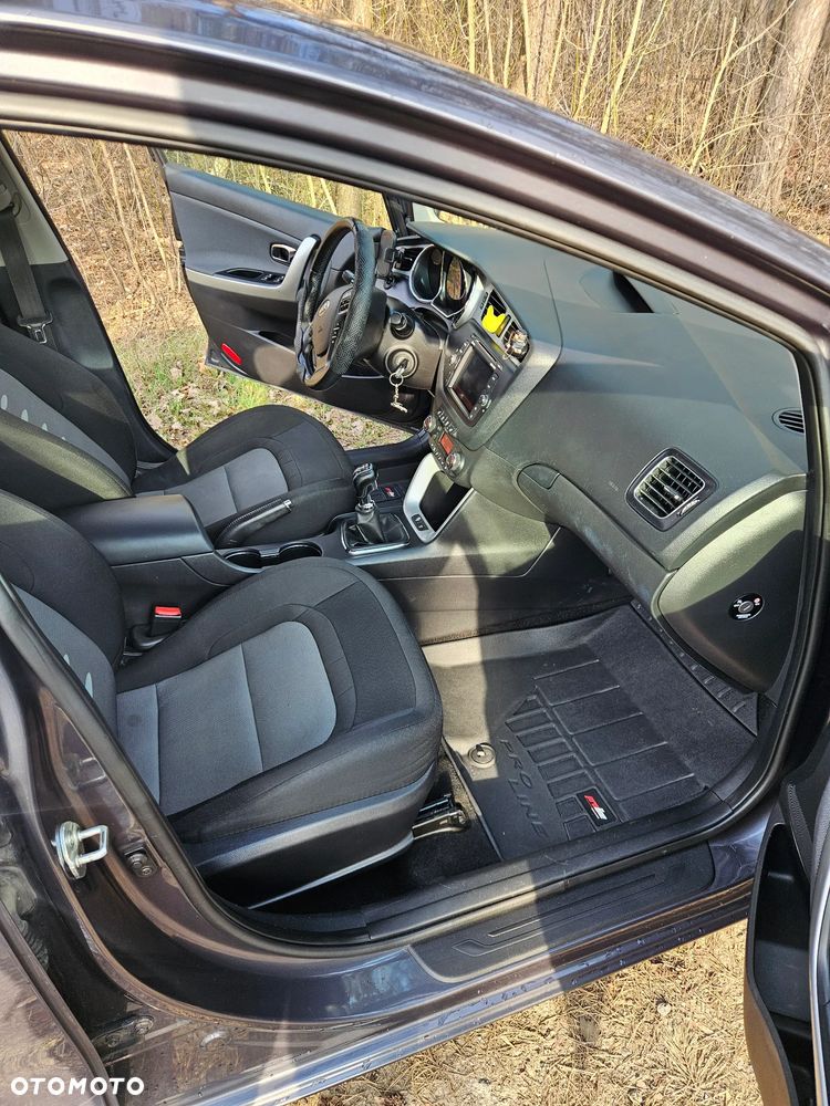 Kia Ceed 1.4 CVVT Fifa World Cup Edition - 3