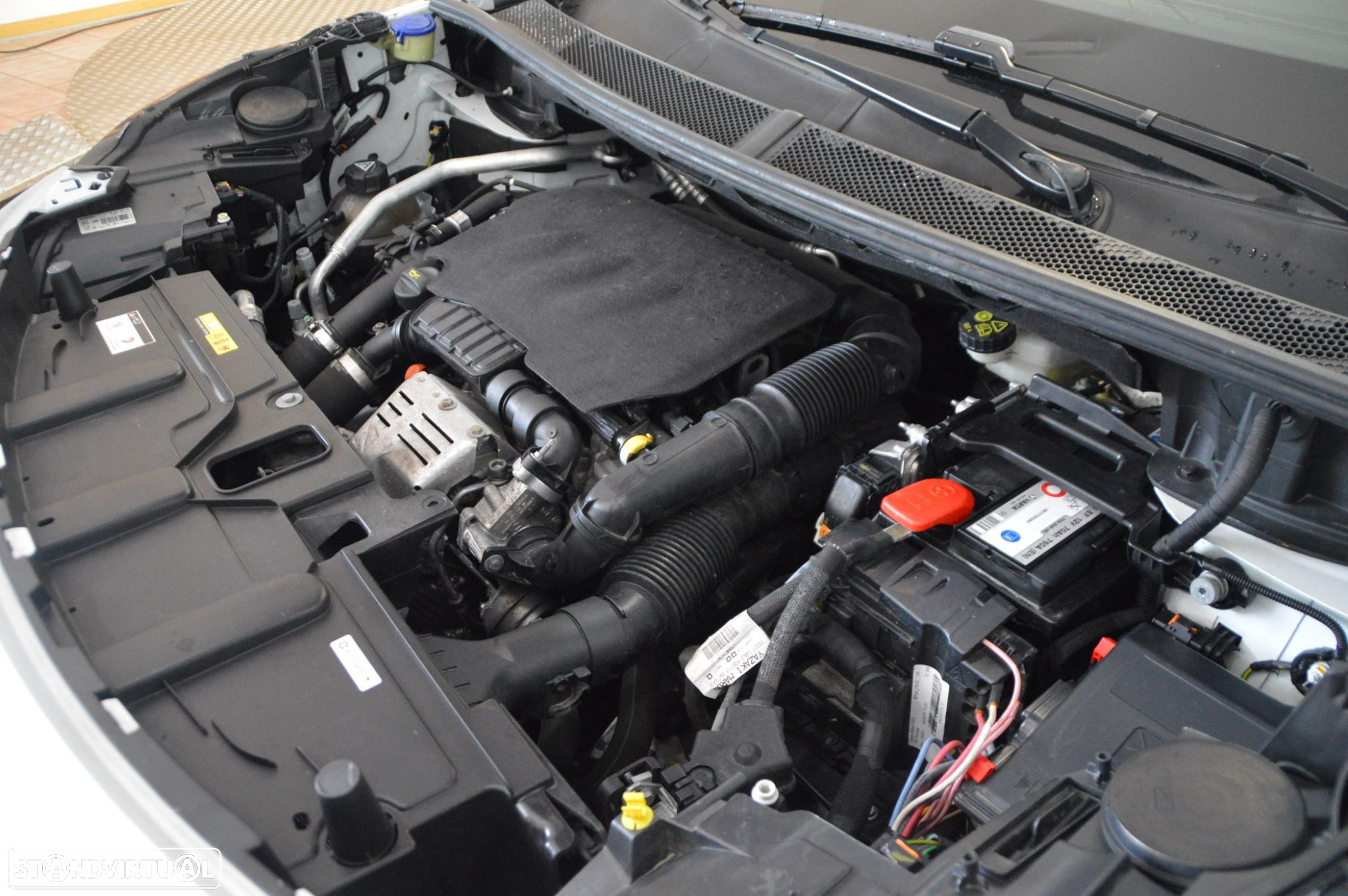 Peugeot 5008 1.2 PureTech Allure EAT6 - 17