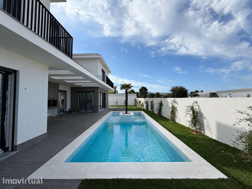 Moradia T5 a venda em Azeitão, com Piscina e Piso Radiante - Grande imagem: 2/28