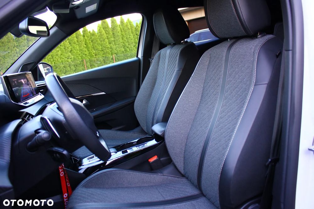 Peugeot 2008 1.5 BlueHDi Allure S&S EAT8 - 26