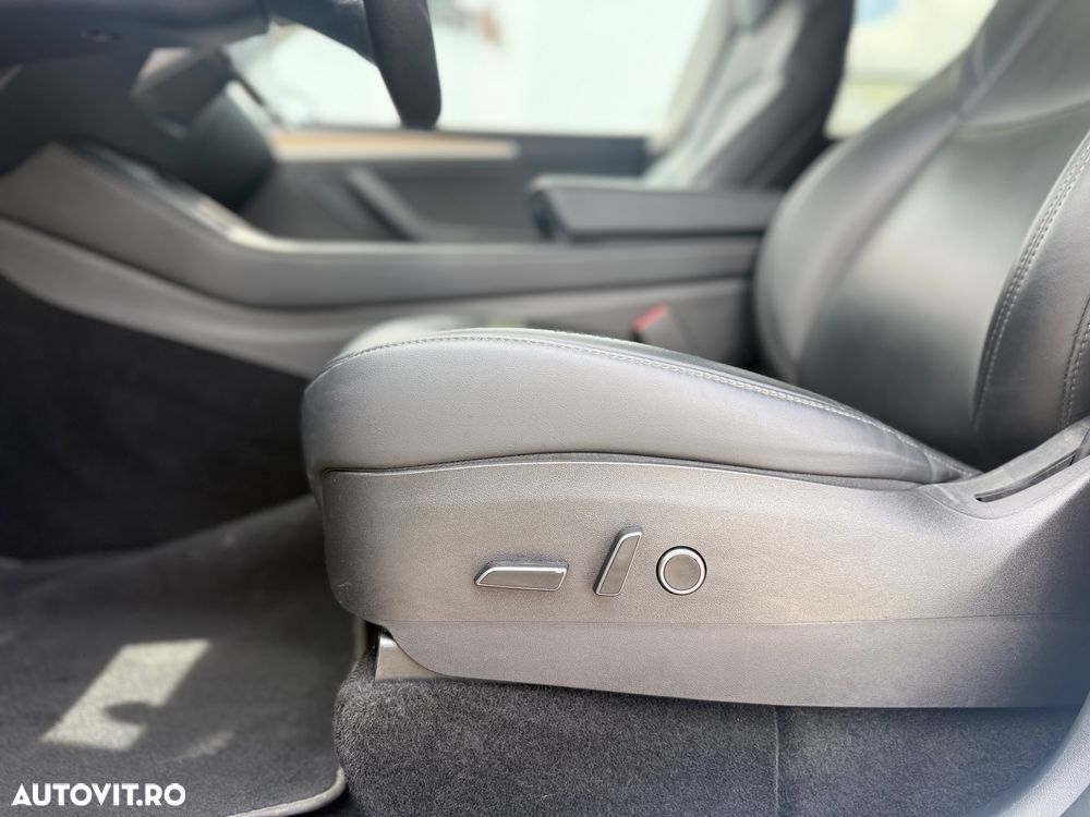 Tesla Model Y - 7
