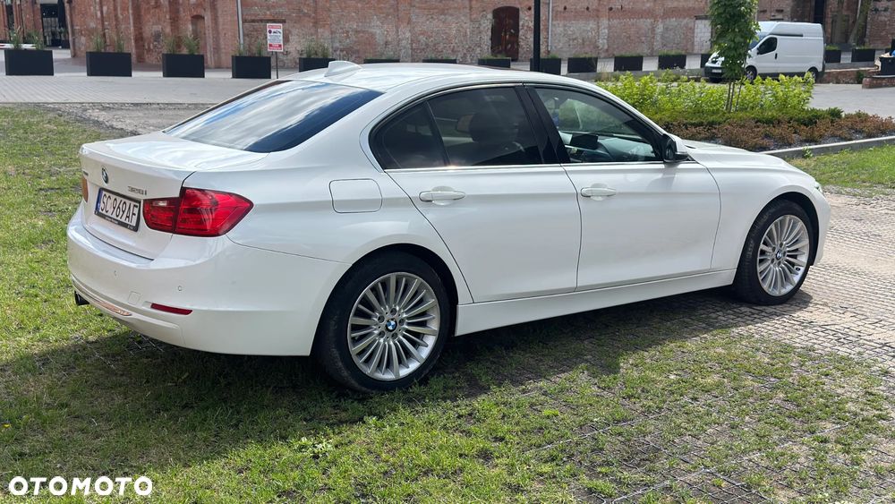 BMW Seria 3 328i Luxury Line - 20