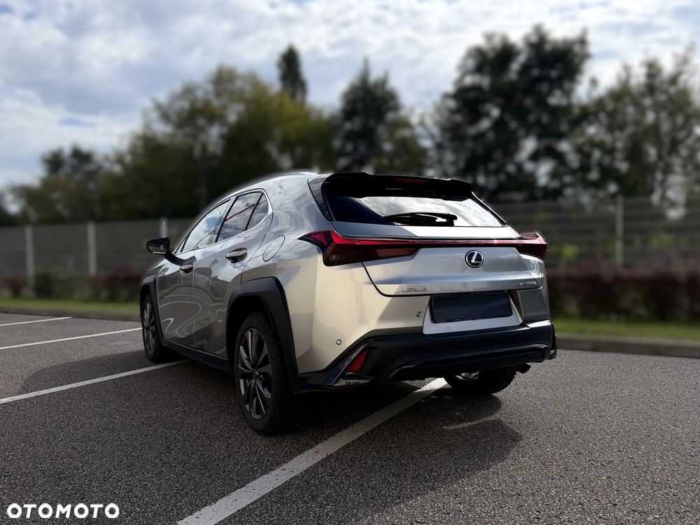 Lexus UX 300h F Sport Design - 5