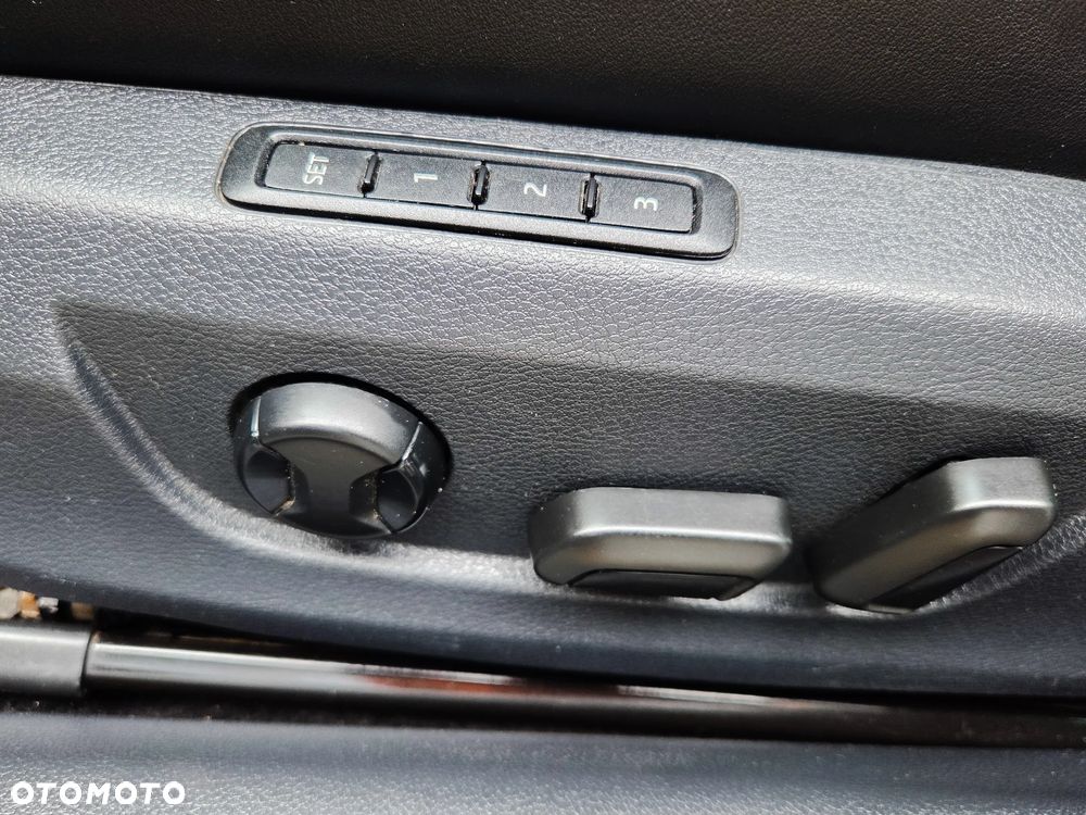 Skoda Superb 2.0 TDI SCR Sportline DSG - 8