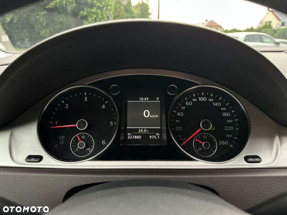 Volkswagen Passat - 15