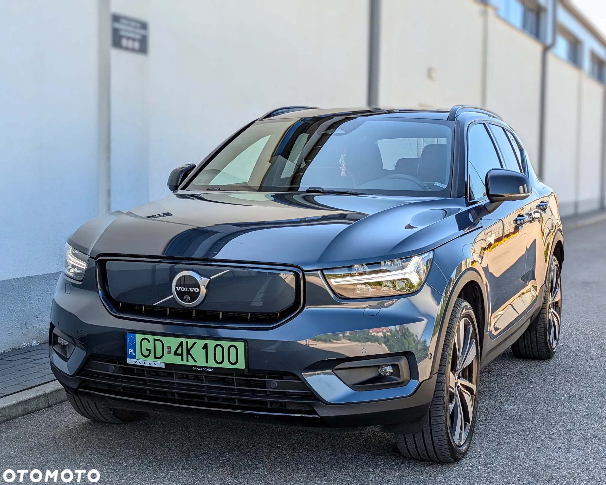 Volvo XC 40 82kWh P8 Recharge AWD Pro - 4