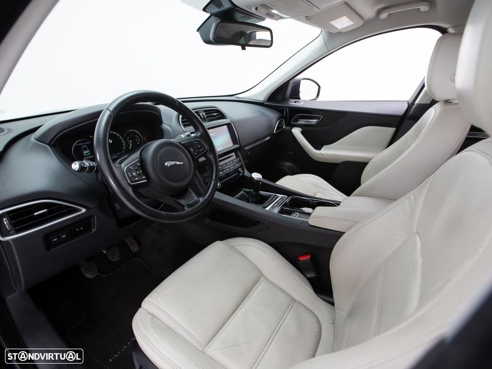 Jaguar F-Pace - 8
