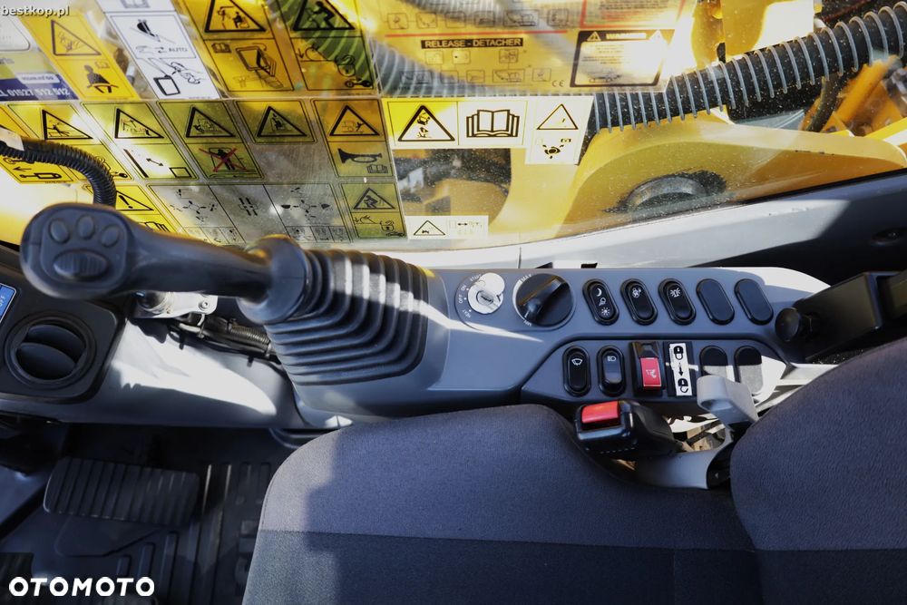 Komatsu PC210LC-11 - 24