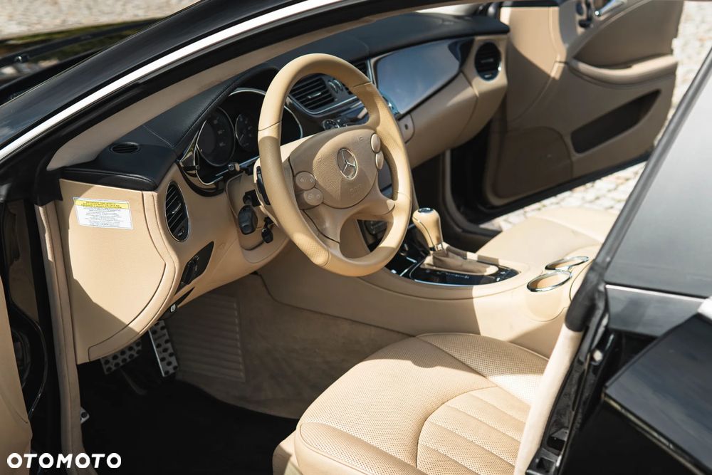 Mercedes-Benz CLS - 32