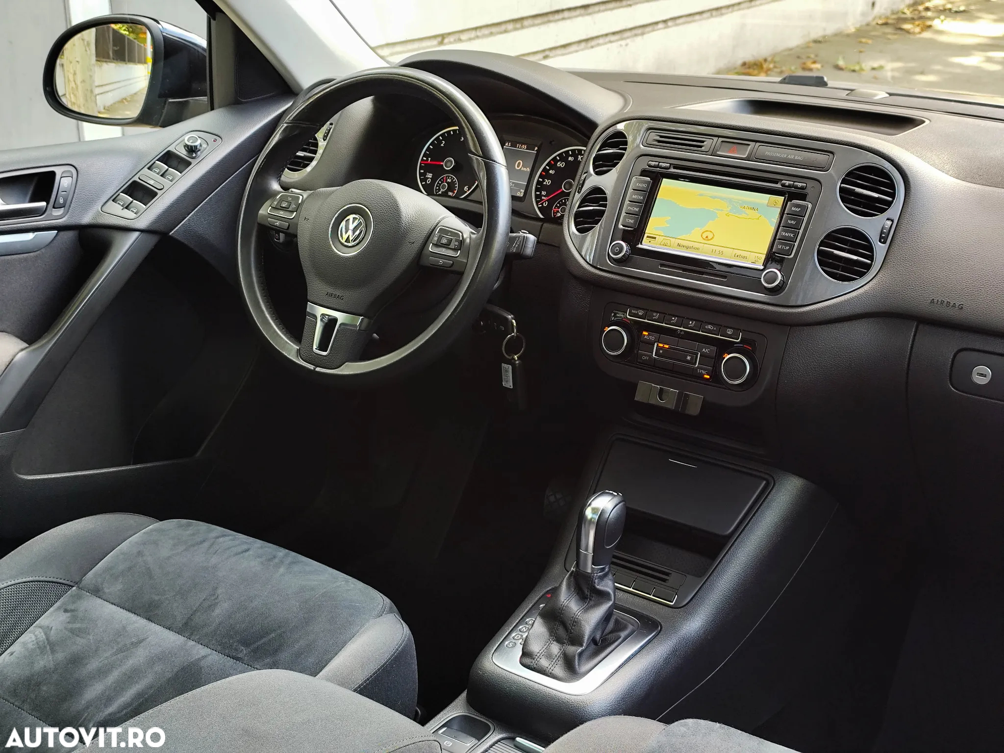 Volkswagen Tiguan 2.0 TDI 4Motion DSG Sport & Style - 30