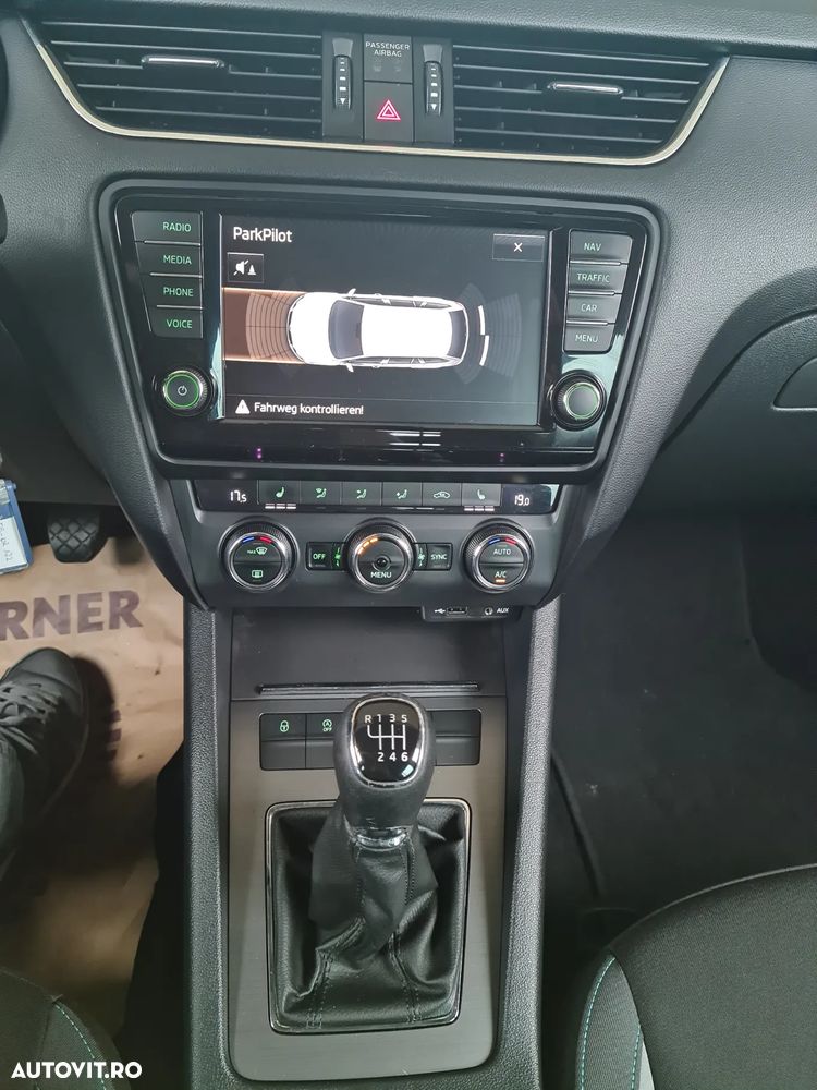 Skoda Octavia Combi 2.0 TDI (Green tec) Joy - 18