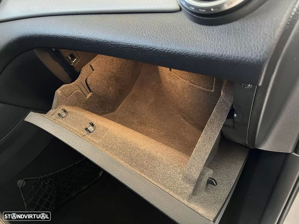 Mercedes-Benz GLA 180 d Style - 19