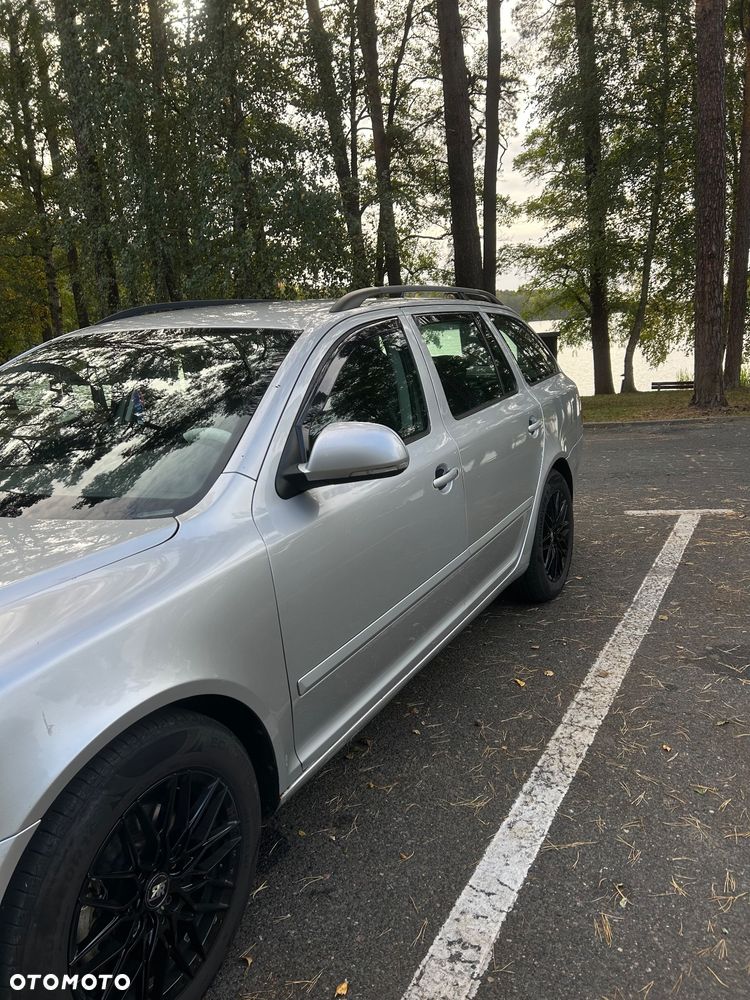 Skoda Octavia 2010 photo 3