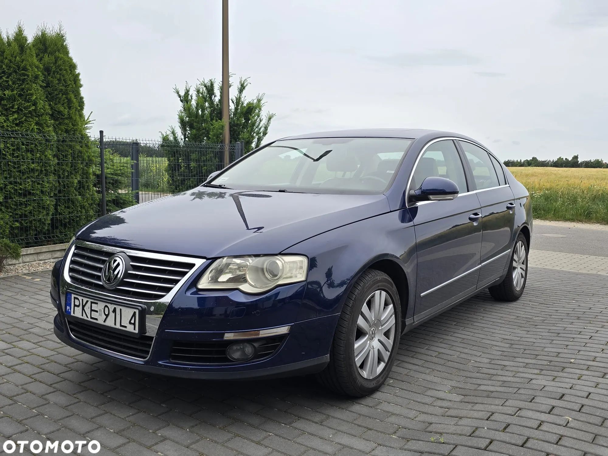 Volkswagen Passat - 1