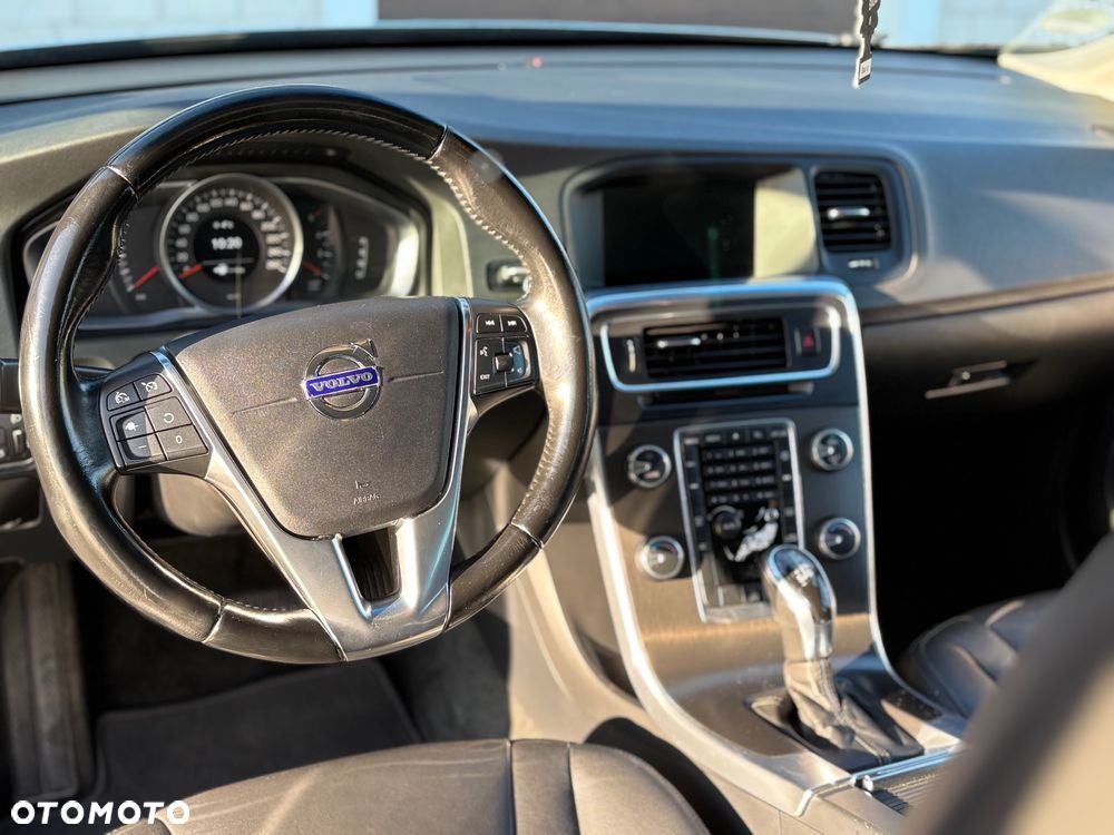 Volvo V60 D4 Geartronic Momentum - 18
