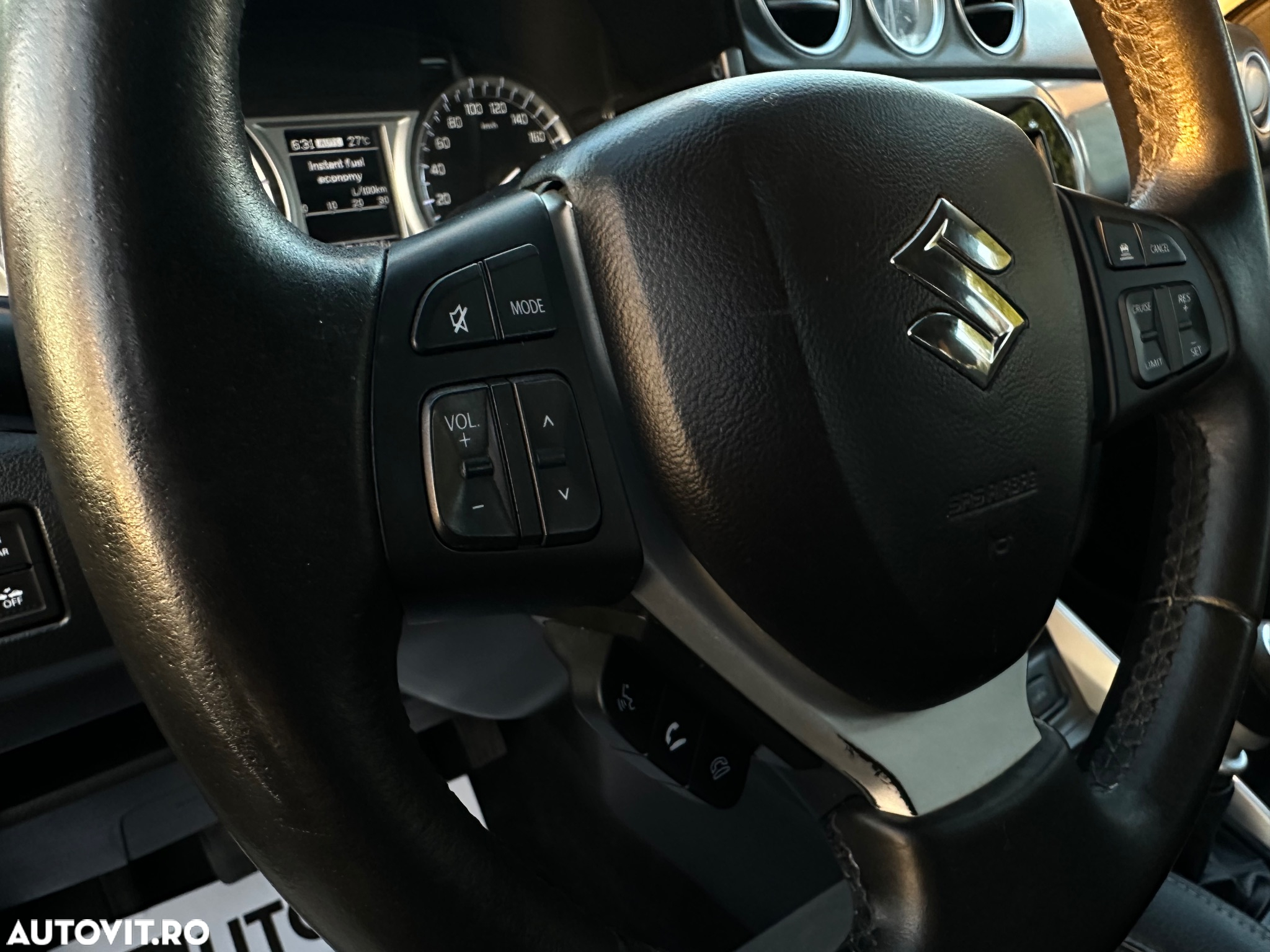 Suzuki Vitara 1.6 DDIS 4X4 Luxus - 25