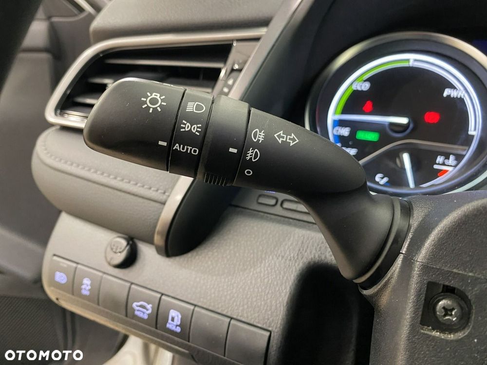 Toyota Camry 2.5 Hybrid Comfort CVT - 26