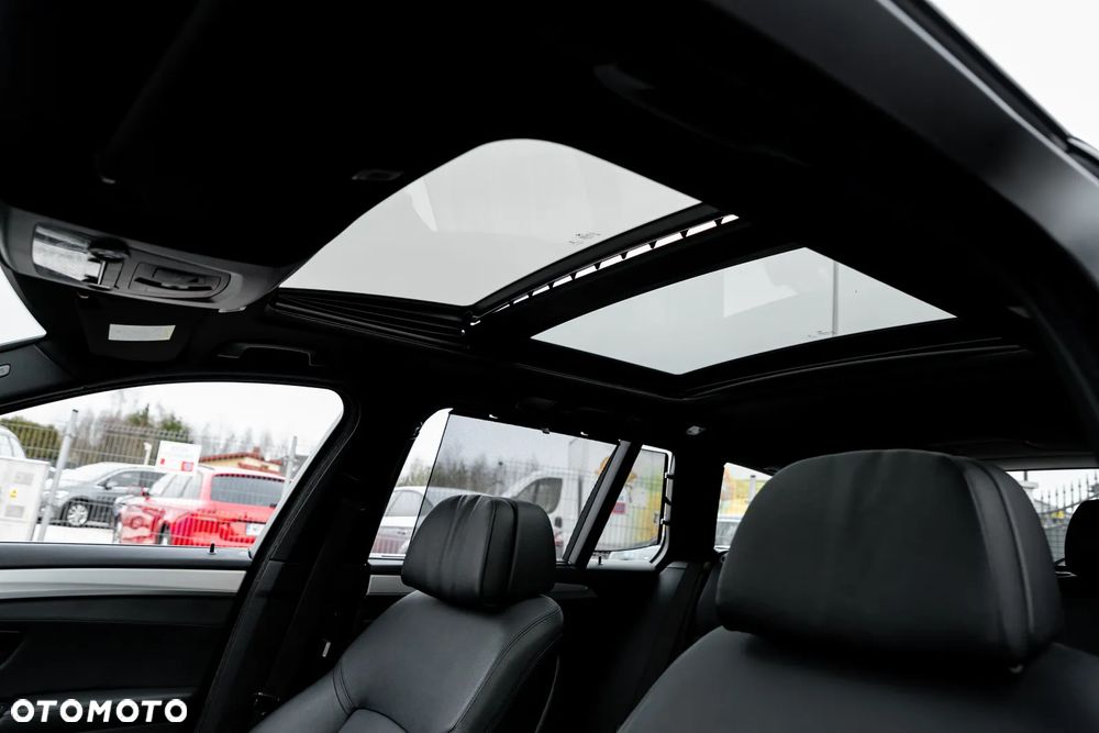 BMW Seria 5 535i xDrive Sport-Aut Luxury Line - 29