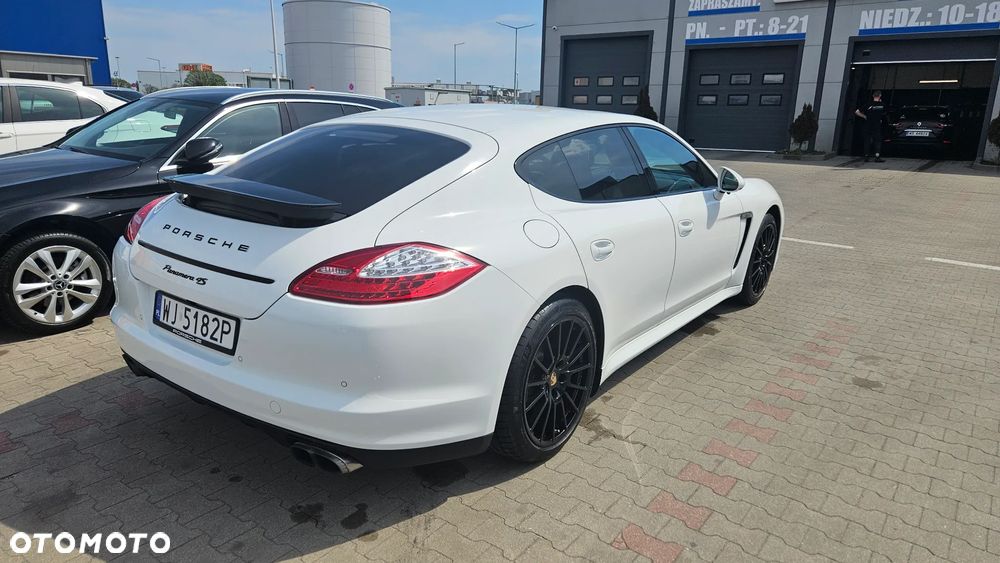 Porsche Panamera 4S - 3