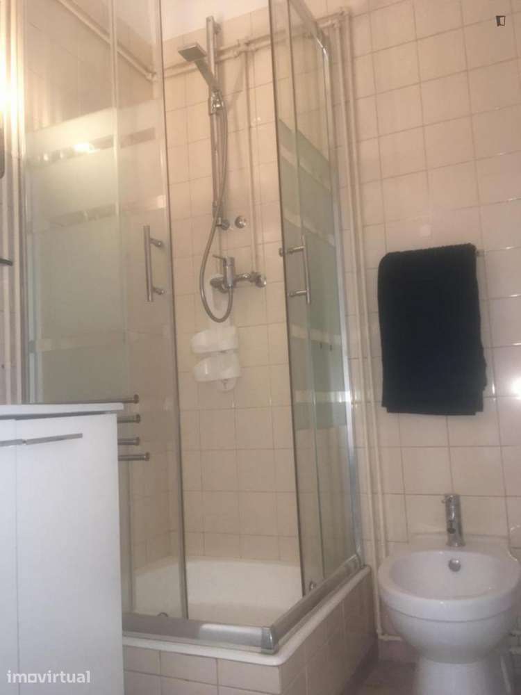 Quarto - localizado em Ramalde Porto - Grande imagem: 3/24