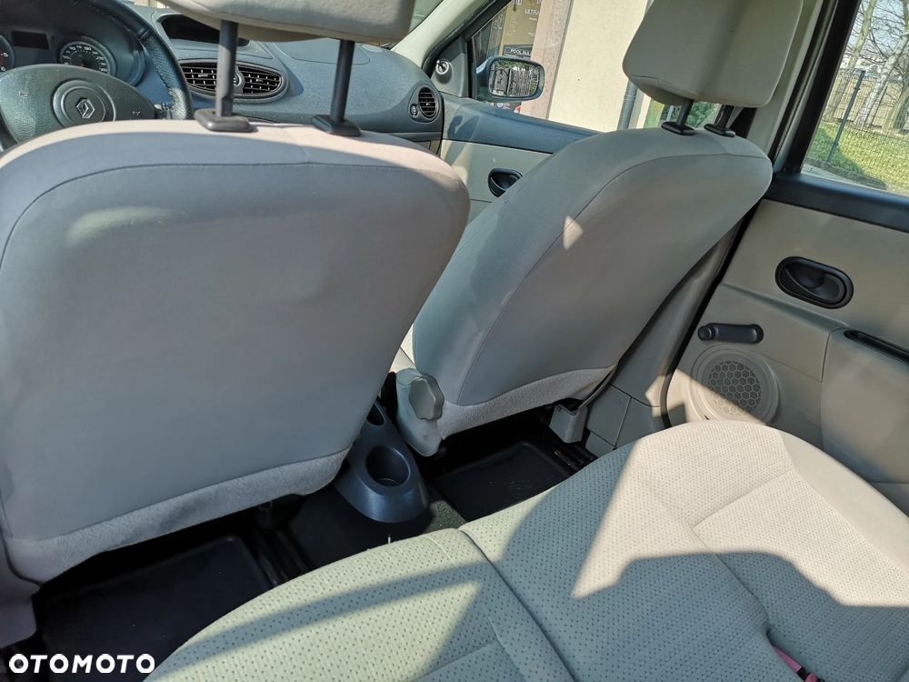 Renault Clio - 16