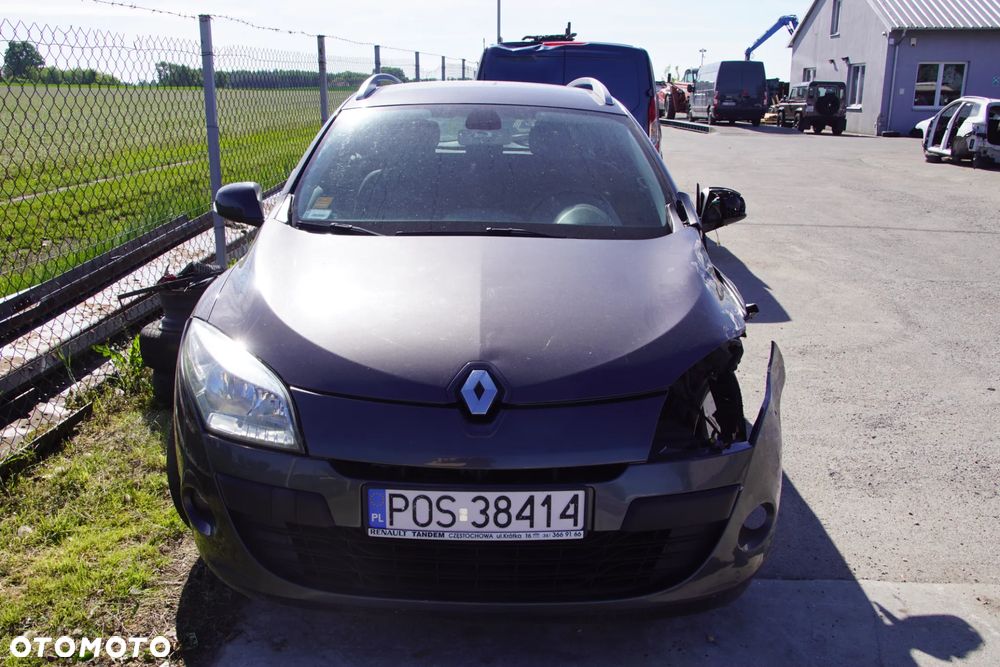 Auto na części - Renault Megane III 1.6 16V 110 KM K4M858 TL4030 TEB66 2011R Silnik Skrzynia Drzwi Błotnik Klapa Zderzak Lampa Lusterko Klamka Szyba Deska Kokpit Sterownik Moduł Czujnik Licznik Wyświetlacz Panel Kierownica - 2