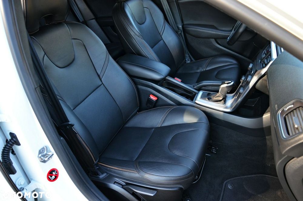 Volvo V40 Cross Country T3 Drive-E Summum - 36