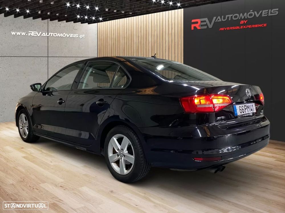 VW Jetta 2.0 TDI Confortline - 4