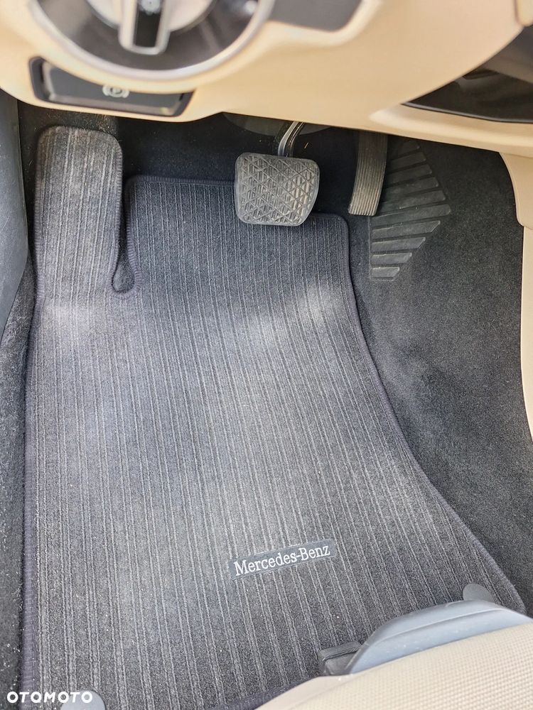 Mercedes-Benz GLA 200 7G-DCT Urban - 9