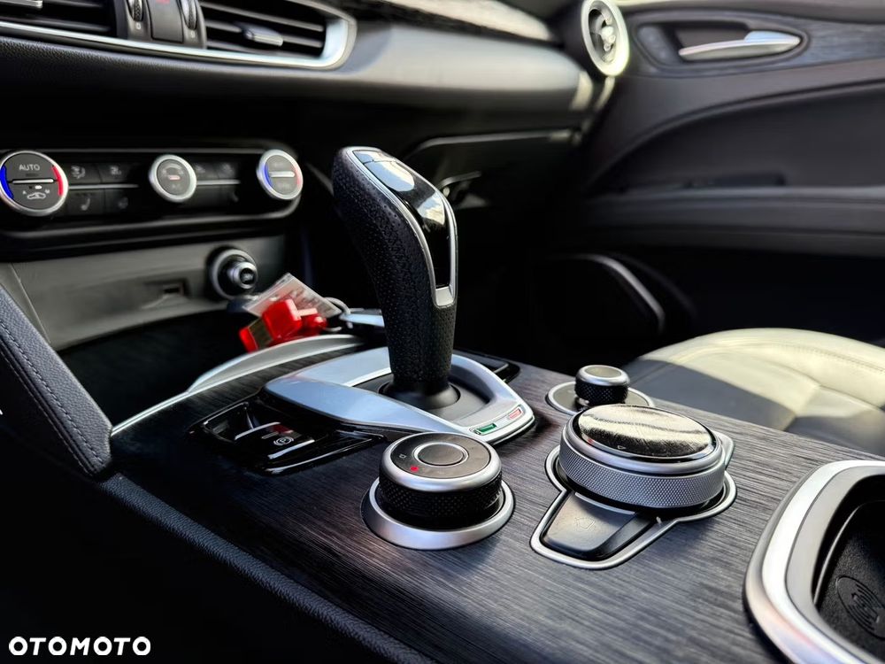 Alfa Romeo Stelvio - 10