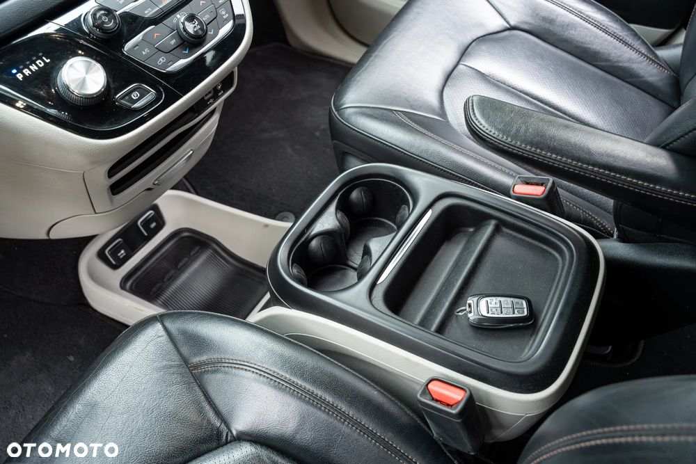 Chrysler Pacifica - 24