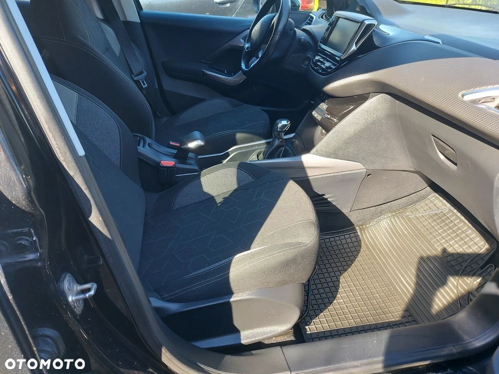 Peugeot 2008 1.2 Pure Tech Style S&S - 4
