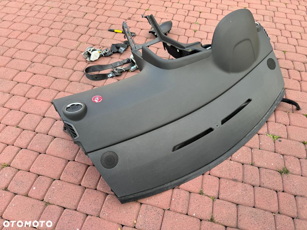 DESKA KONSOLA KOKPIT PODUSZKA PASY PEUGEOT 3008 I - 3