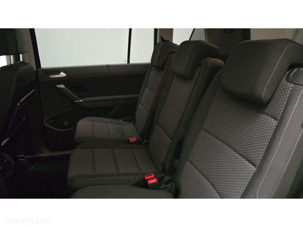 Volkswagen Touran - 23