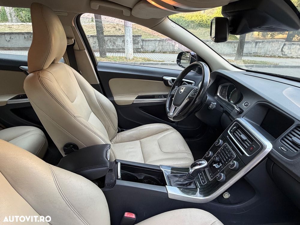 Volvo V60 D6 Plug-In-Hybrid AWD Geartronic Summum - 9