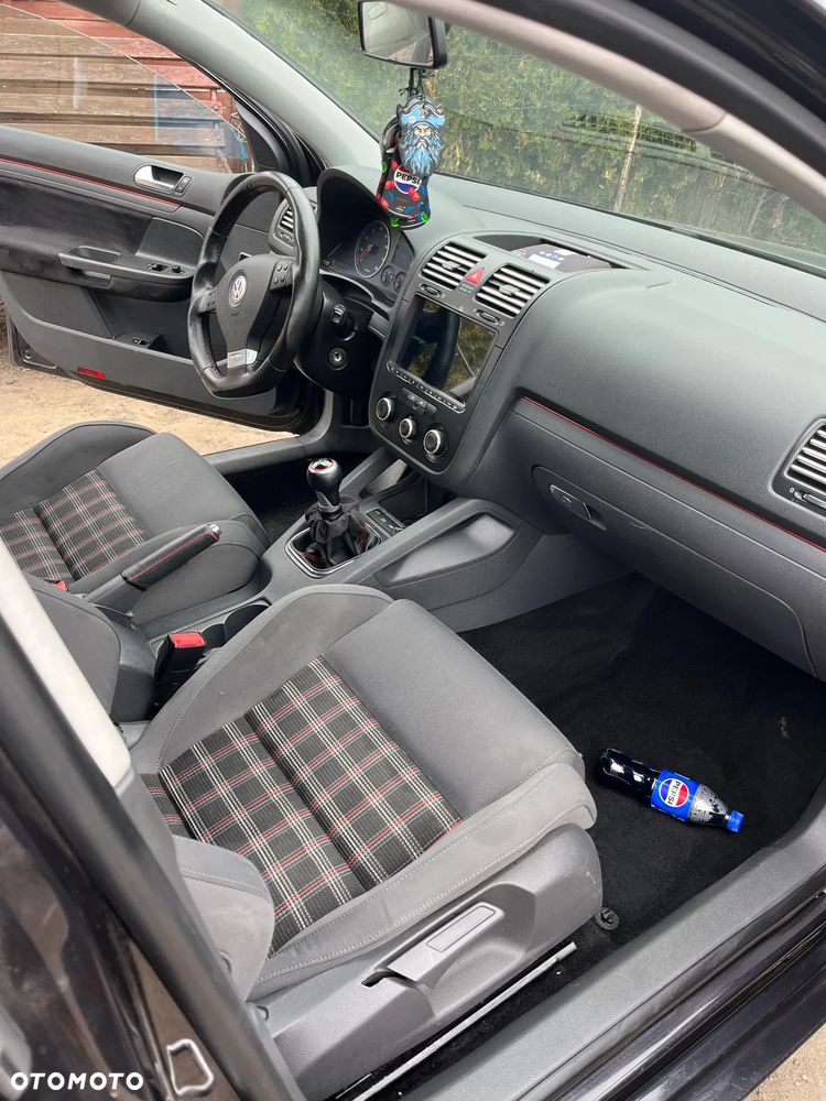 Volkswagen Golf 1.6 Q-Line - 2